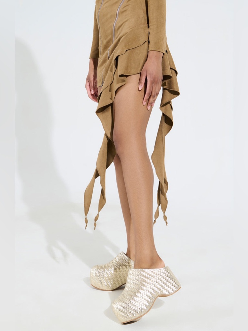 NWT AZALEA WANG Teatree Platform Clog In Gold Sz 8
